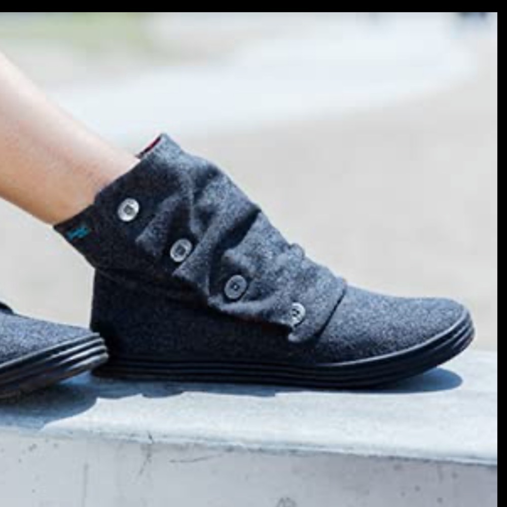 Blowfish Charcoal Gray Flannel Rabbit Boot 7.5